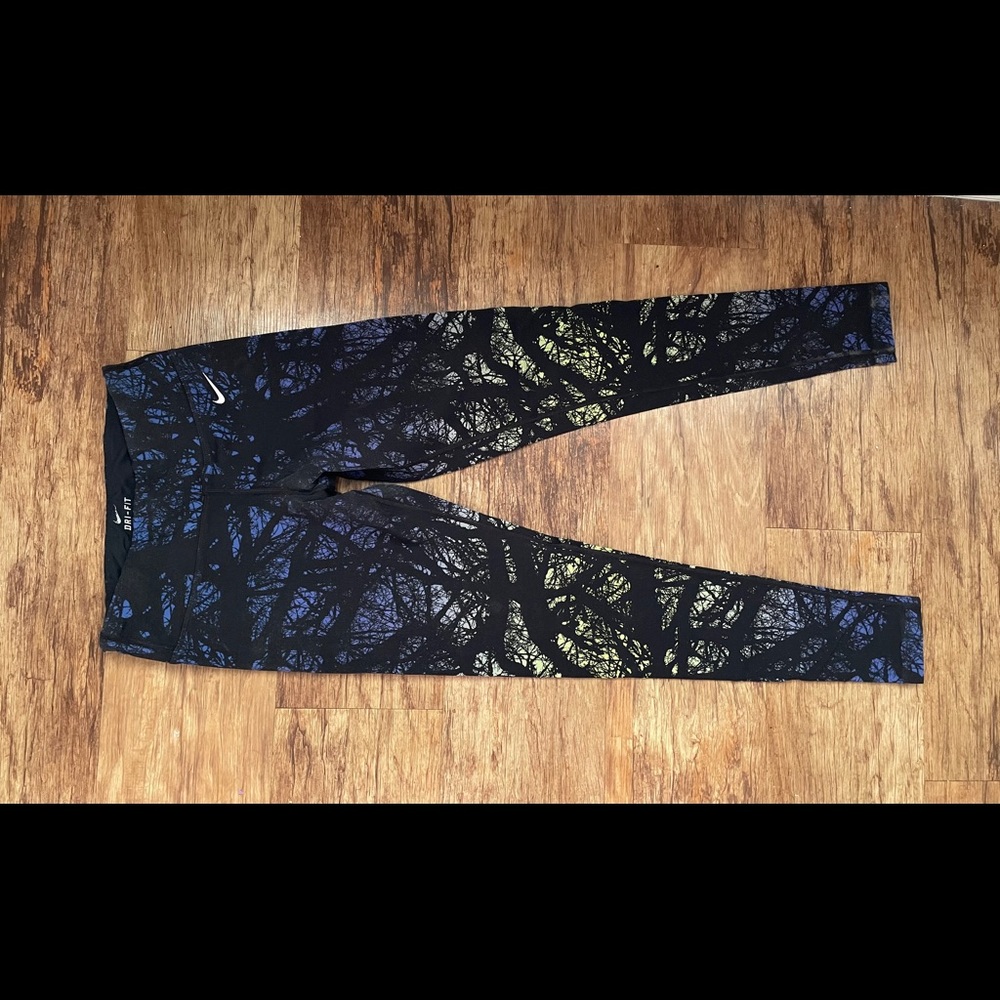 Nike high waisted patterned leggings